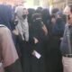 جامعة هندية ترفض دخول طالبات مسلمات للاختبار إلا بعد نزع الحجاب (فيديو)