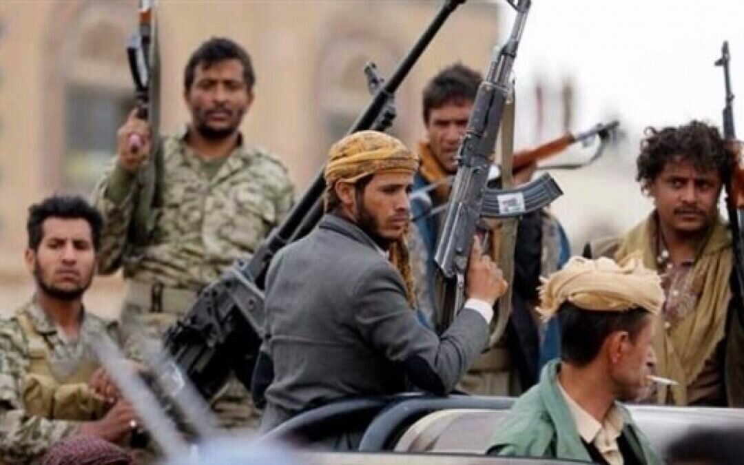 مليشيا الحوثي تنهب مستحقات فرق التحصين الطبية بصنعاء