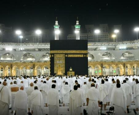 “الحج والعمرة” تتيح حجز أداء عُمرة رمضان عبر تطبيقي “اعتمرنا” و”توكلنا”