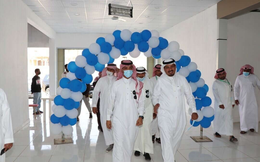 رئيس بلدية صامطة يفتتح سوق النفع العام في أبو حجر