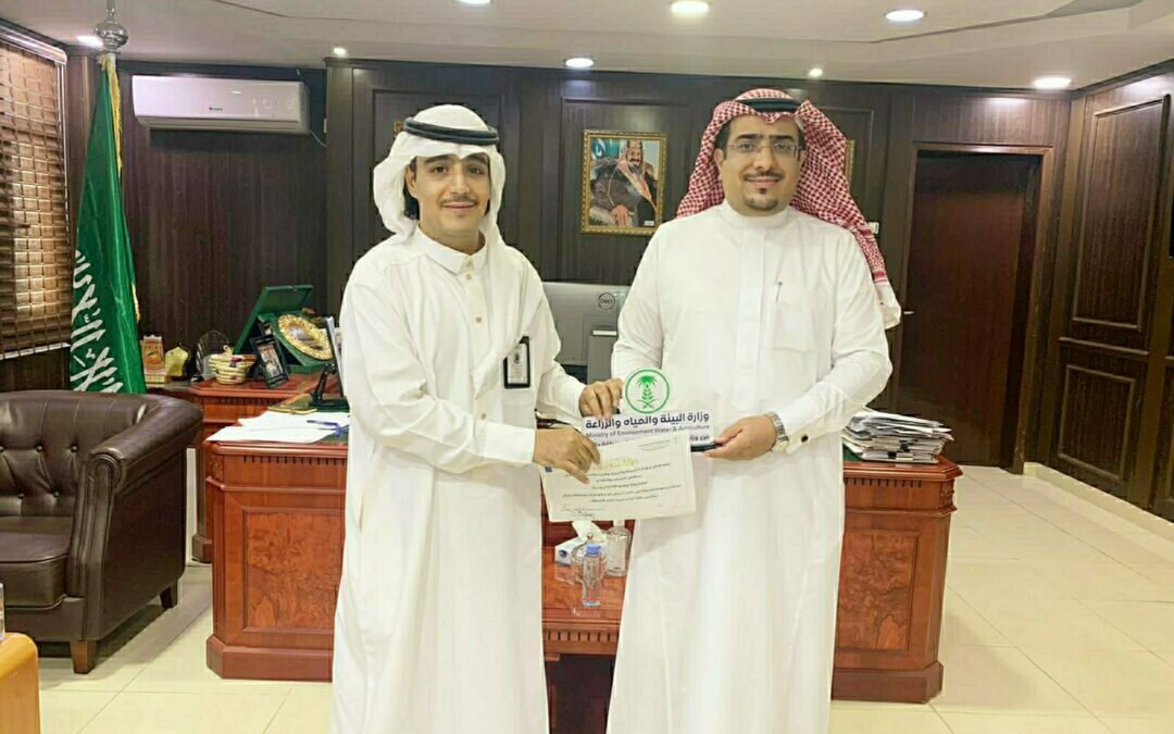 مدير عام فرع وزارة البيئه والمياه والزراعه بجازان يُكرم “الفيفي”