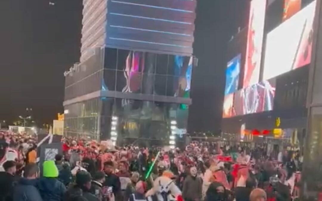 ازدحام بولفيارد رياض سيتي و ونترلاند بجمهور الأزياء التنكرية