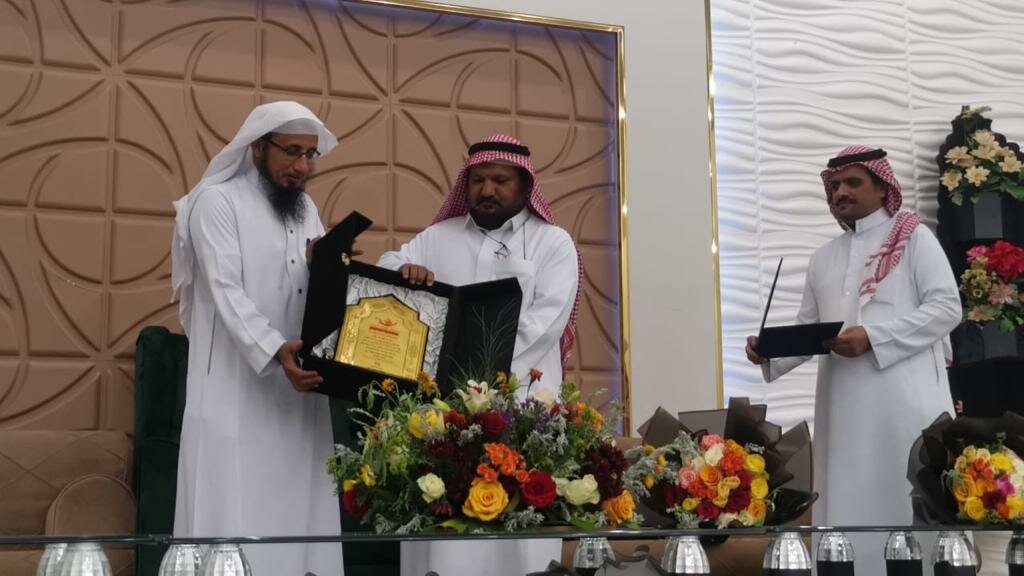 مستشفى فيفاء يكرم منسوبيه من المتقاعدين