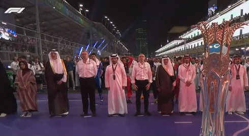 الأمير خالد الفيصل يحضر نهائيات سباق “فورمولا 1” في جدة