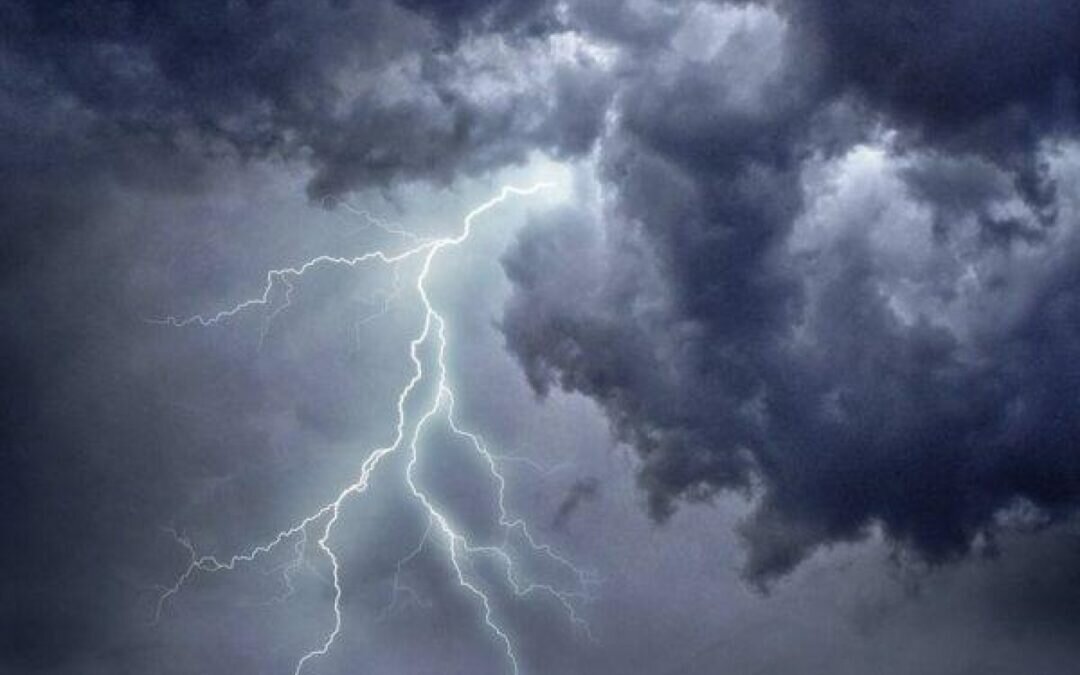 حالة الطقس المتوقعة: سحب رعدية ممطرة ورياح نشطة على عدة مناطق