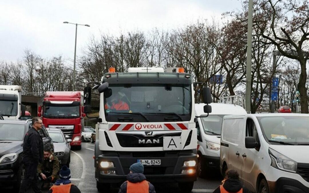 إضرام النار في مدرسة روسية بألمانيا.. وسفير موسكو يُعلق