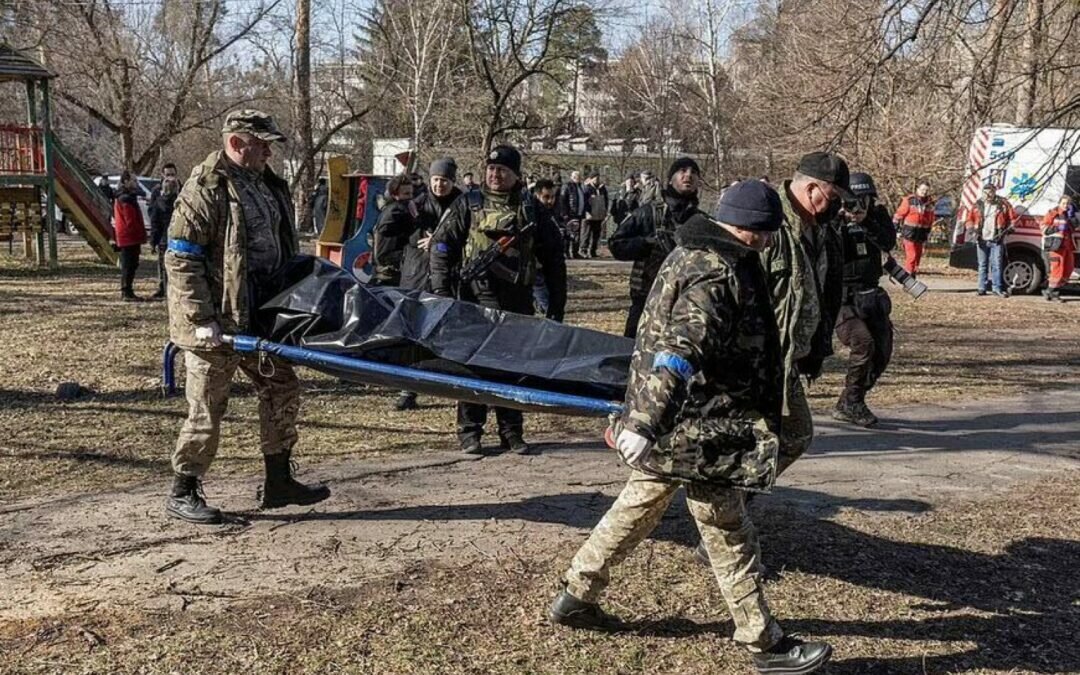 أوكرانيا: روسيا قتلت العشرات بإطلاق نار على مركز إيواء للمسنين