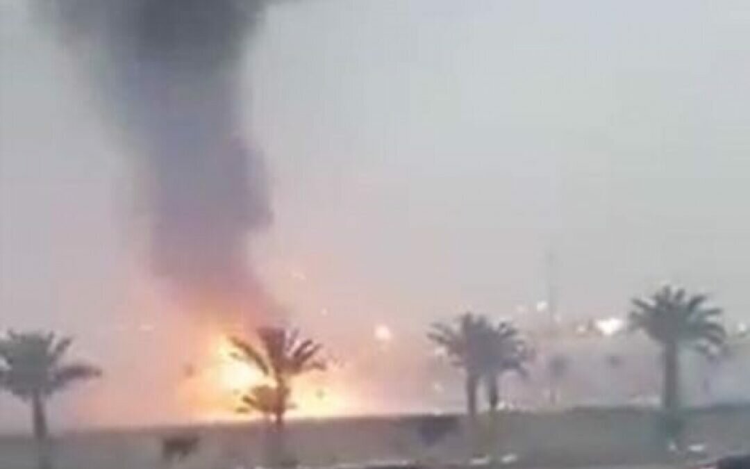 شاهد.. لحظة انفجار شحنة مفرقعات قرب جامع الجزائر