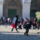 إصابة 117 فلسطينياً والأعداد تتزايد.. قوات الاحتلال تقتحم المسجد الأقصى