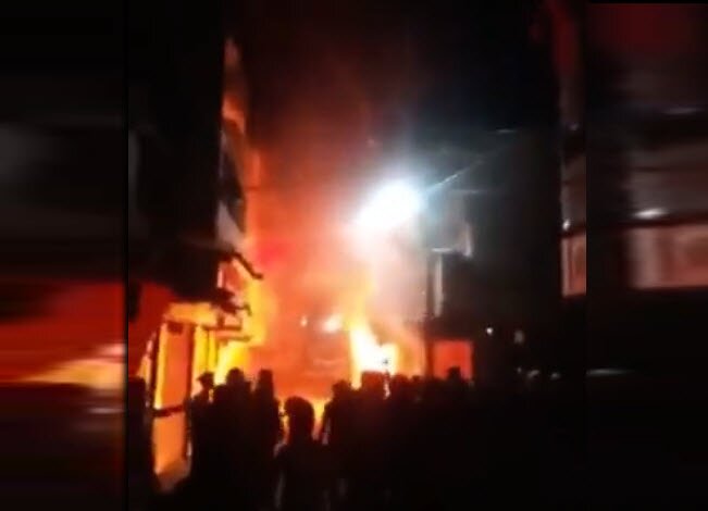 الإرهاب الهندوسي يتواصل.. هندوس يحرقون مسجدًا أمام الشرطة أثناء صلاة التراويح