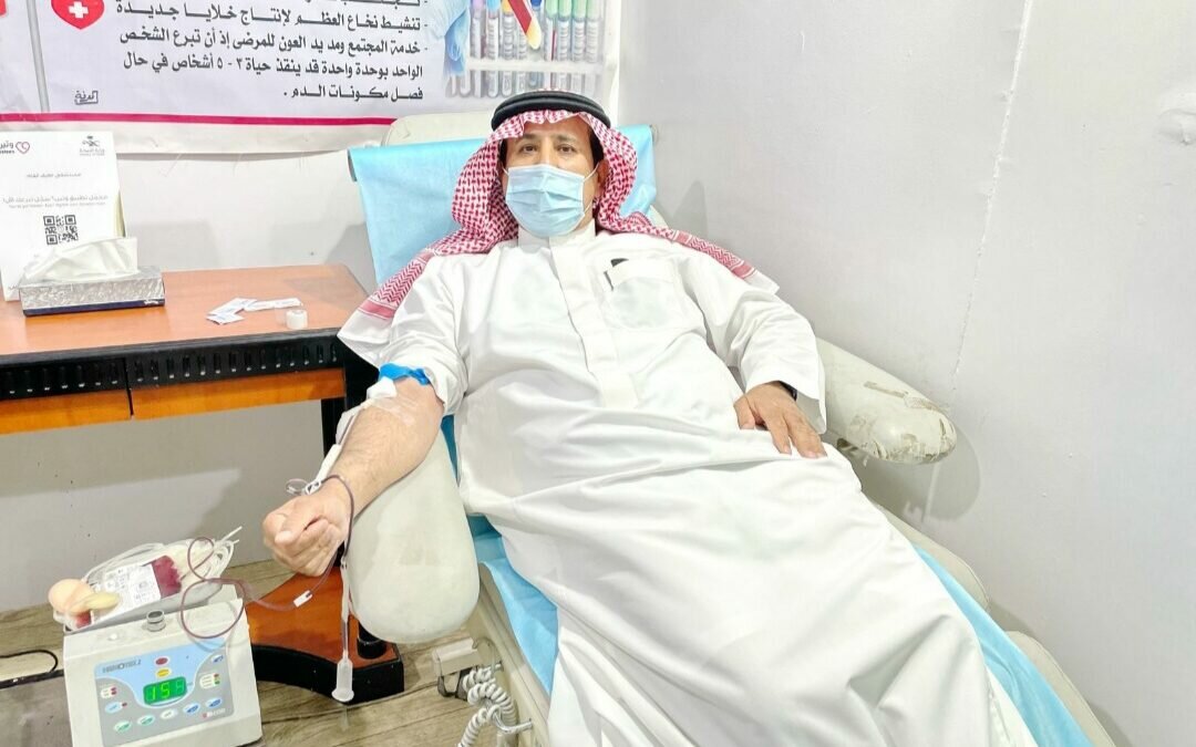 محافظ عفيف يدشن انطلاقة حملة التبرع بالدم بعفيف