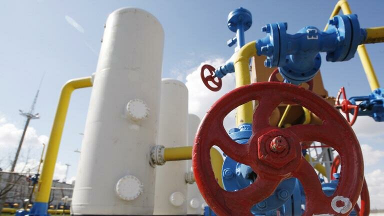 بوتين يوقع مرسوم آلية سداد ثمن الغاز بالروبل للدول غير الصديقة