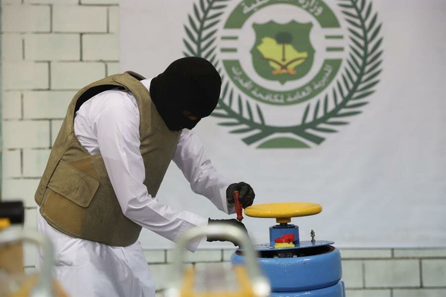 “مكافحة المخدرات” تحبط تهريب قرابة نصف مليون قرص مخدر مخبأة في معدات وقطع غيار