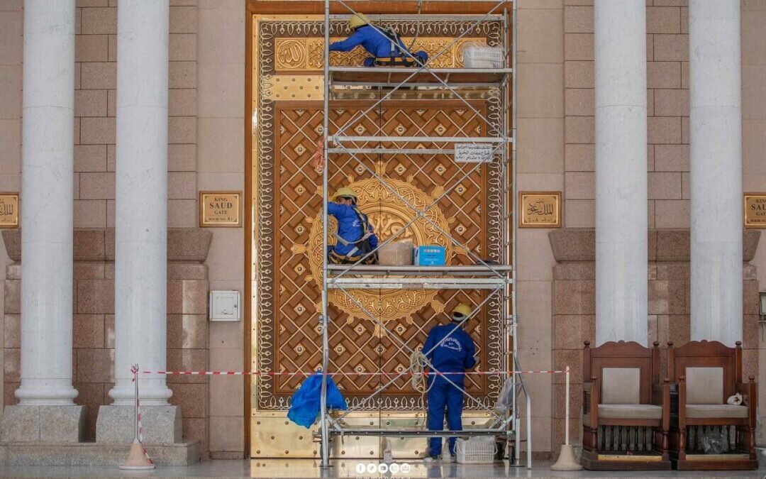 50 مسحة يومياً لأرضيات وأعمدة المسجد النبوي للوقاية من الفيروسات