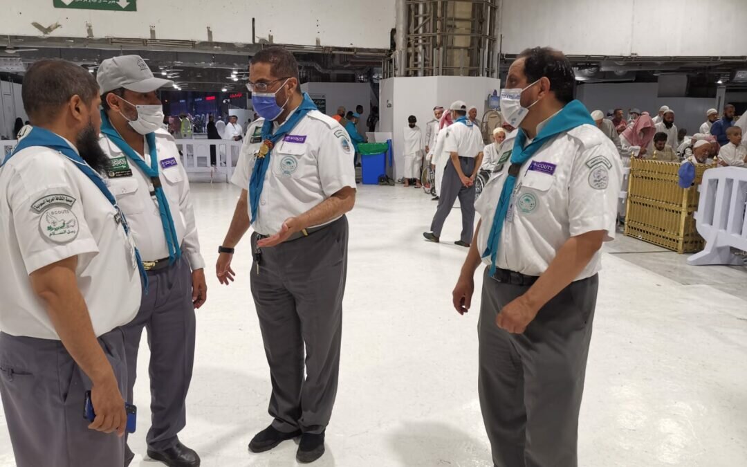 بعد انقطاع عامين.. كشافة تعليم مكة المكرمة يعودون للعمل التطوعي بالحرم المكي