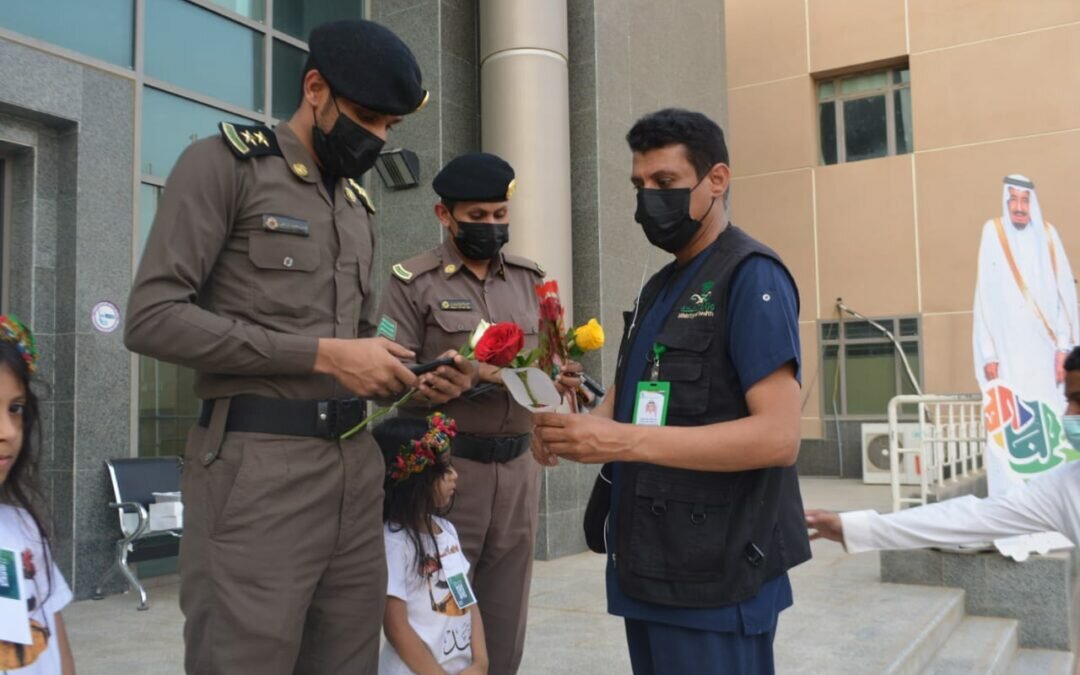 مستشفى صامطة العام ينفذ مبادرة “من أبطال صحة جازان إلى أبطال الأمن بالحد الجنوبي”
