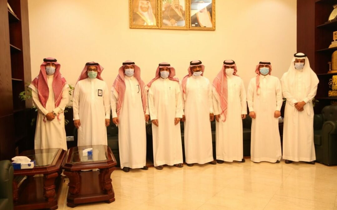 محافظ القريات يلتقي رئيس مجلس غرفة القريات ونائبيه وأعضاء مجلس الإدارة