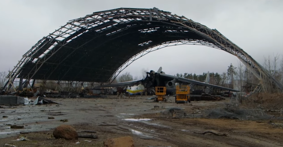 بعد تدميره بالكامل.. أوكرانيا تستعيد السيطرة على مطار أودينوف