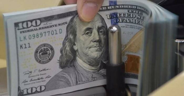 الدولار الأمريكي يقفز لأعلى مستوى في حوالي عامين بفعل زيادات كبيرة محتملة للفائدة