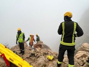 وفاة شخص وإصابة آخر جراء سقوطهما من منحدر جبلي بـ ⁧‫#الطائف‬⁩