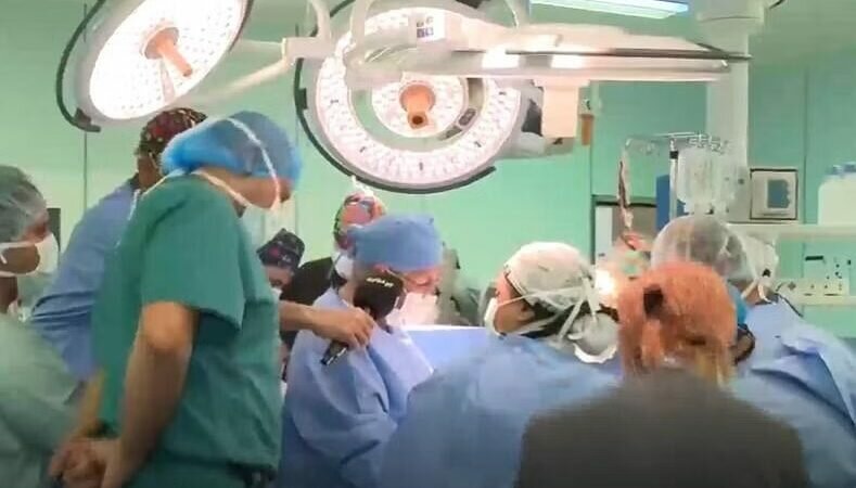 كل منهما يرقد بسرير منفصل لأول مرة.. الربيعة يعلن فصل “سلمان وعبدالله”