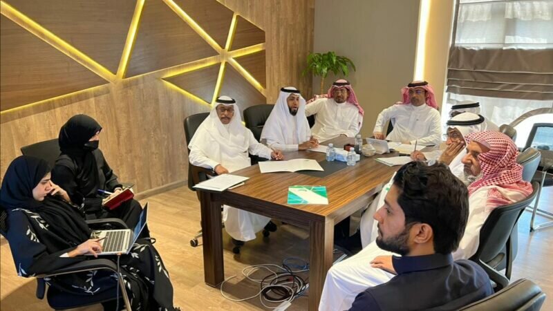 لتعزيز الشراكة المجتمعية.. ” أمانة العاصمة المقدسة ” و ” جمعية مراكز الأحياء بمكة ” يناقشان سبل التعاون