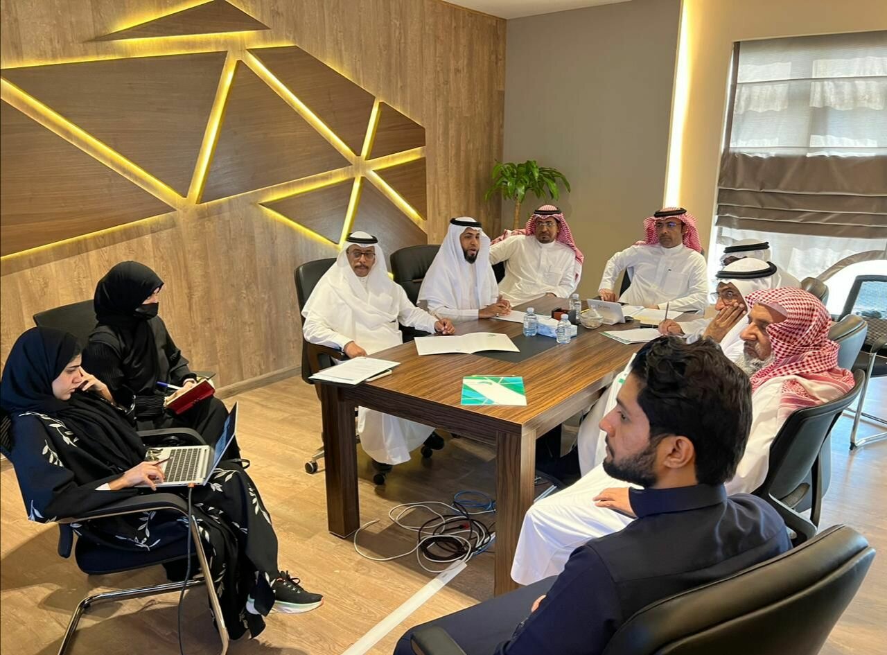 لتعزيز الشراكة المجتمعية.. ” أمانة العاصمة المقدسة ” و ” جمعية مراكز الأحياء بمكة ” يناقشان سبل التعاون