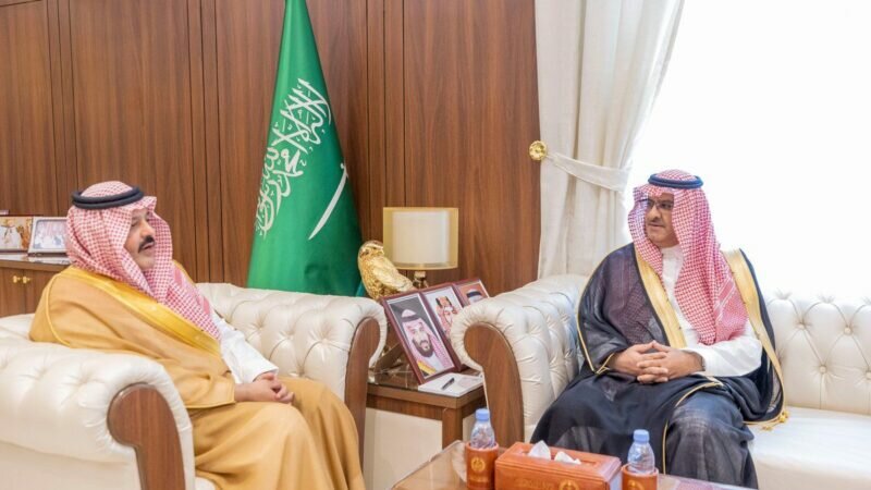 أمير حائل يستقبل مساعد رئيس هيئة حقوق الإنسان