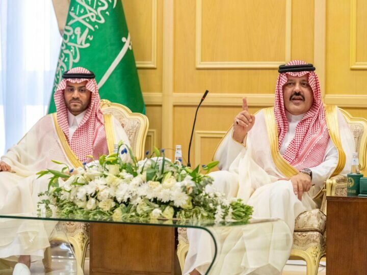 أمير حائل وسمو نائبه يستقبلان المهنئين بعيد الأضحى المبارك