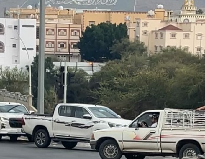 معاناة مرتادي طريق الملك خالد العام بظهران الجنوب