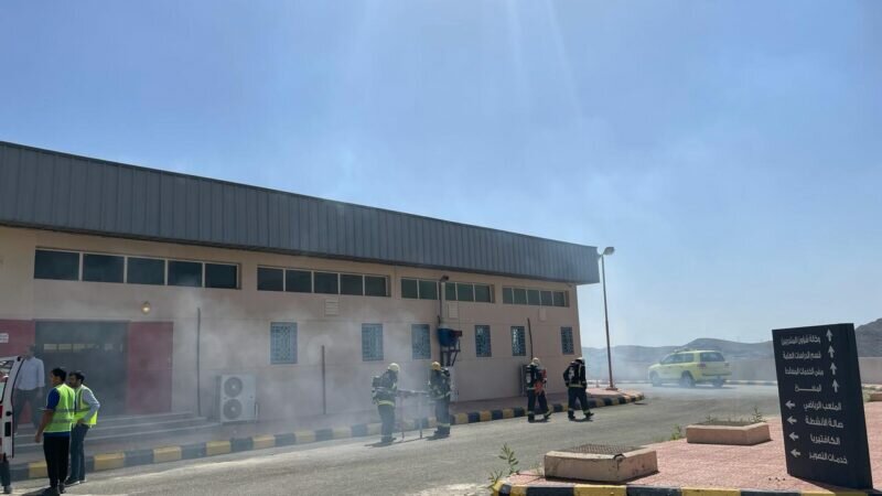 تنفيذ فرضية الحريق الوهمي في الكلية التقنية والمعهد الصناعي الثانوي بظهران الجنوب