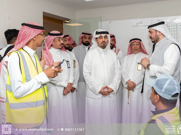وكيل وزارة الحج والعمرة الغوينم في زيارة تفقدية لشركة “إكرام الضيف”