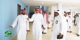 الحارثي يقف على استعدادات أولى مدارس تطوير