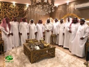 العميري يكرم الأكاديميين من أبناء عمومته