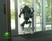 شاهد.. روبوت يؤدي حركات رياضية